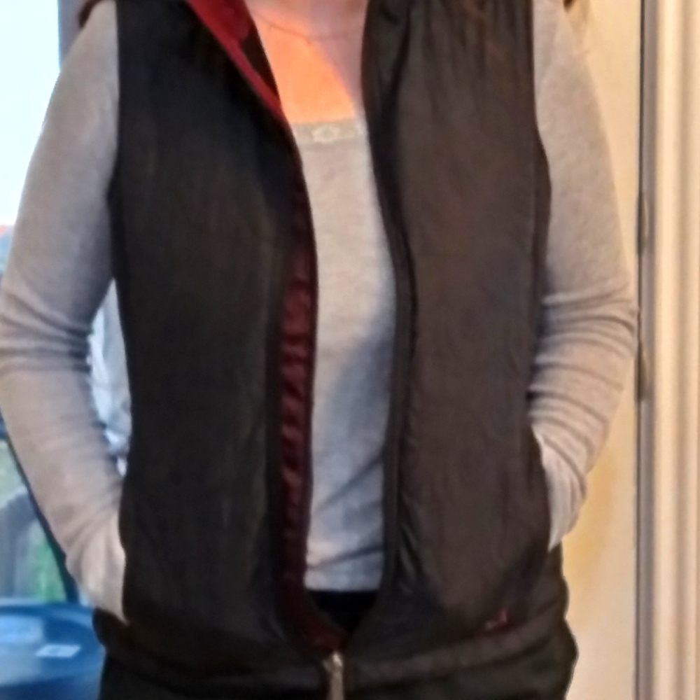 Women's Isis quilted puffer Vest Size 4